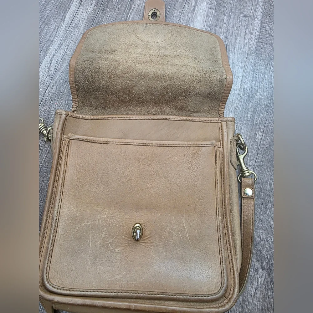 Vintage HUNT CLUB Elegant Tan Leather Women's Crossbody Equestrian Coach Like